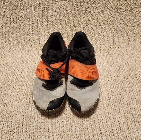 NIKE Kyrie Flytrap III basketball Shoes Size 1.5y - Picture 2 of 7